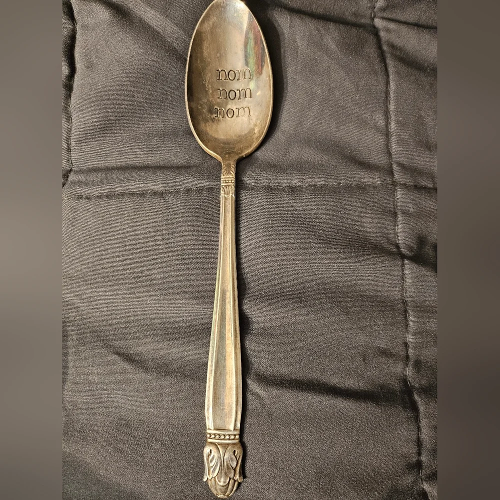 Holmes & Edwards Inlaid Silverplate Spoon Vintage‎ “Nom Nom Nom”